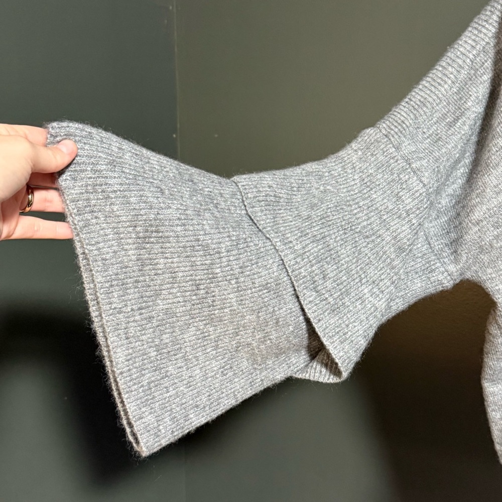 Umgee USA Sweater Women’s Medium Gray Ruffle Bell Sleeve Cozy Knit - Picture 3 of 7